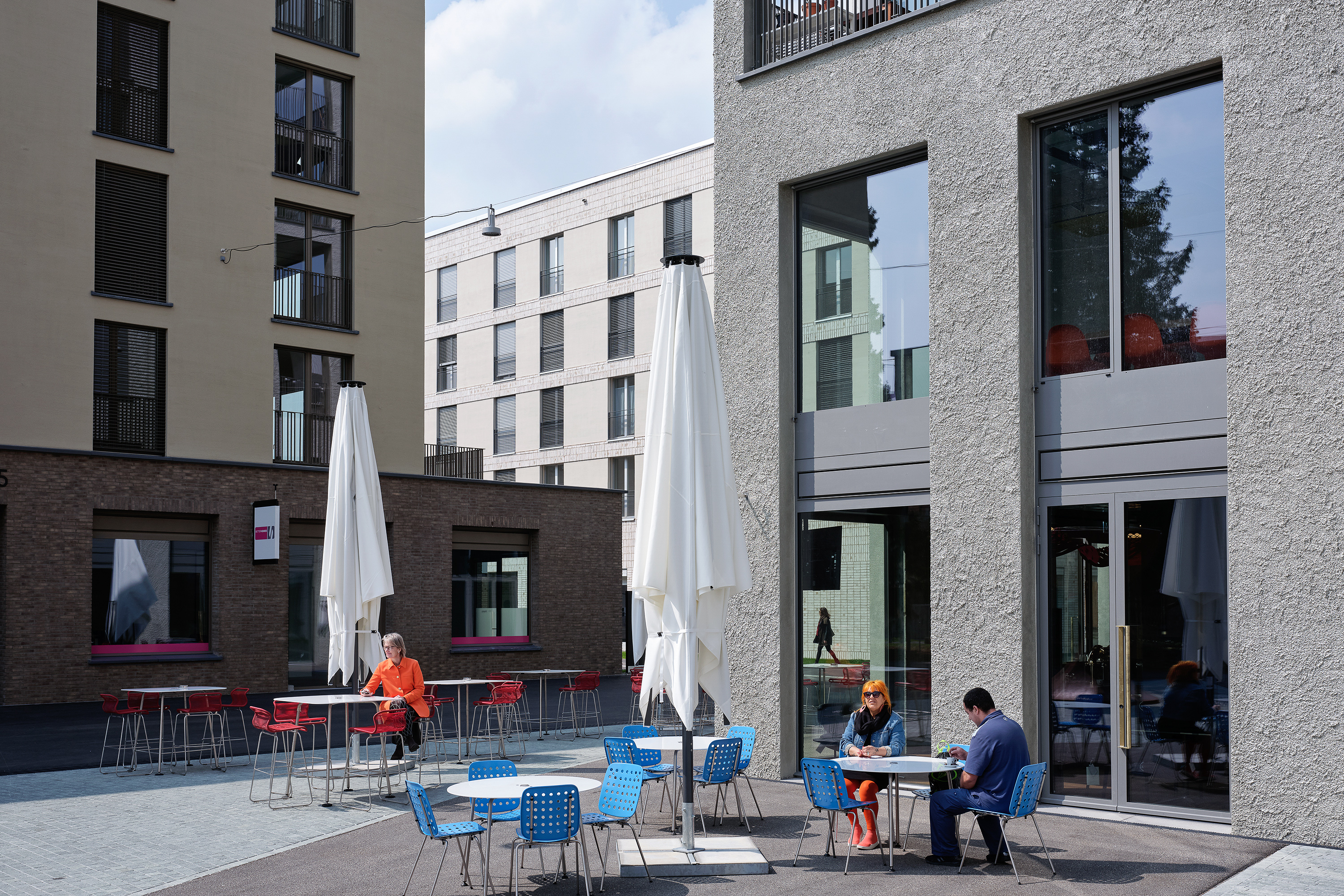 Cafe Aeschbachhalle. Beeld Beat Schweizer