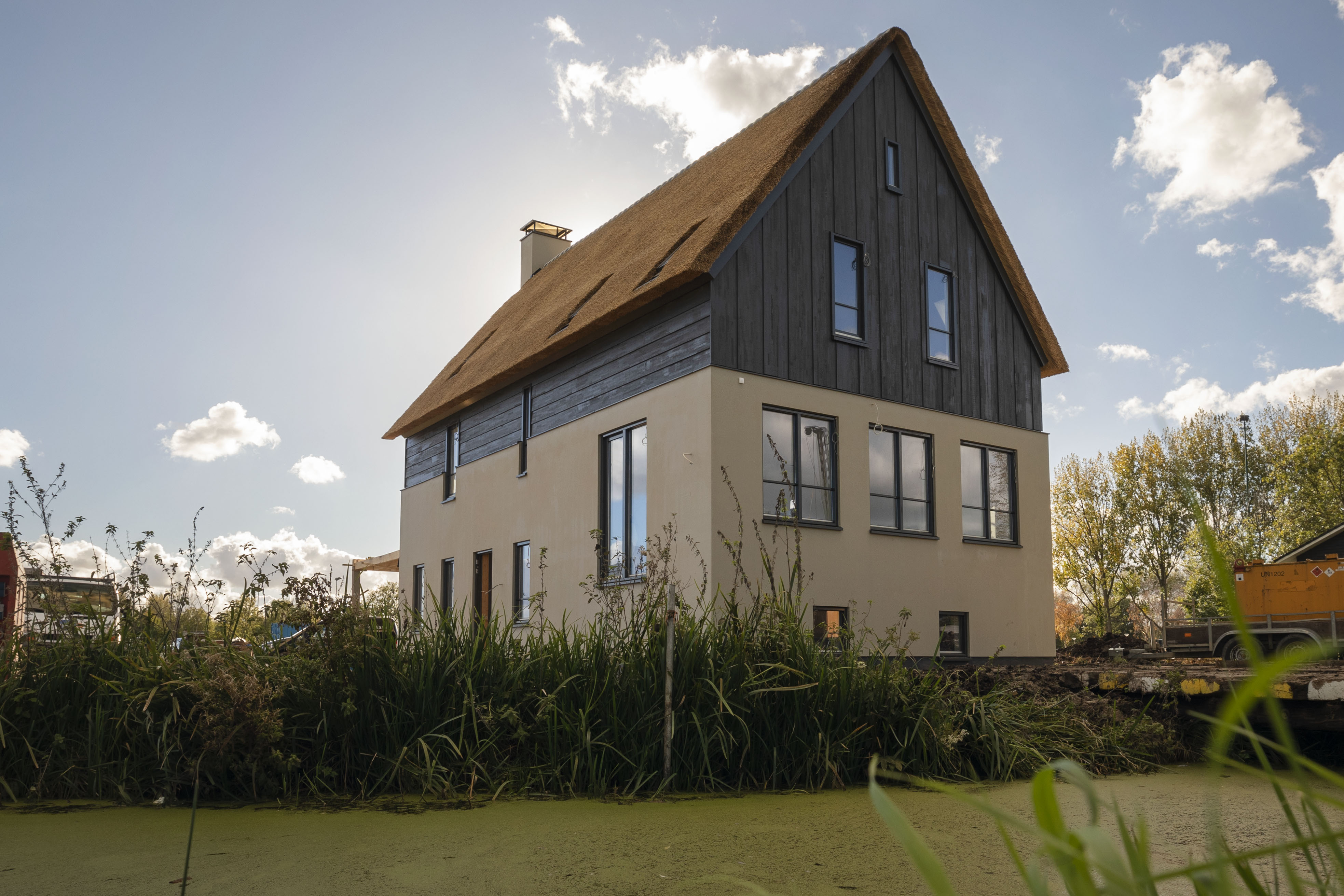 De woning in het project ‘De Meander van Souburgh’ in Alblasserdam is ontworpen door Studio Piet Boon. Beeld Sjef Prins - APA Foto