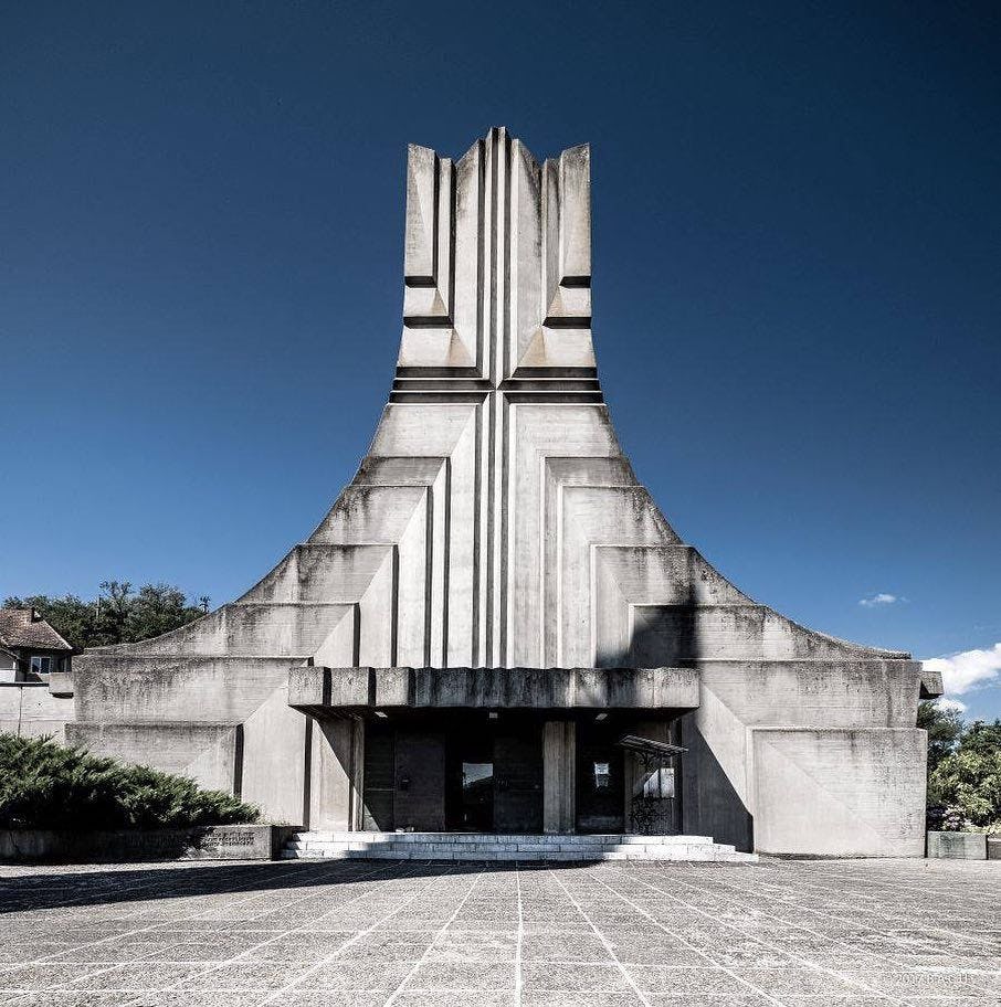Blog - Brutalistische Kerk in Orșova, Roemenië