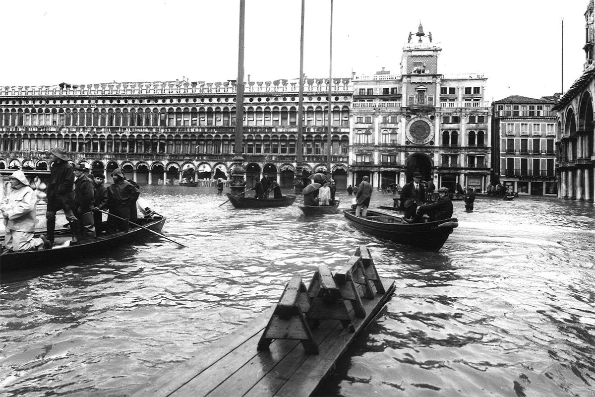 Overstroming van het San Marcoplein in Venetië (1966)