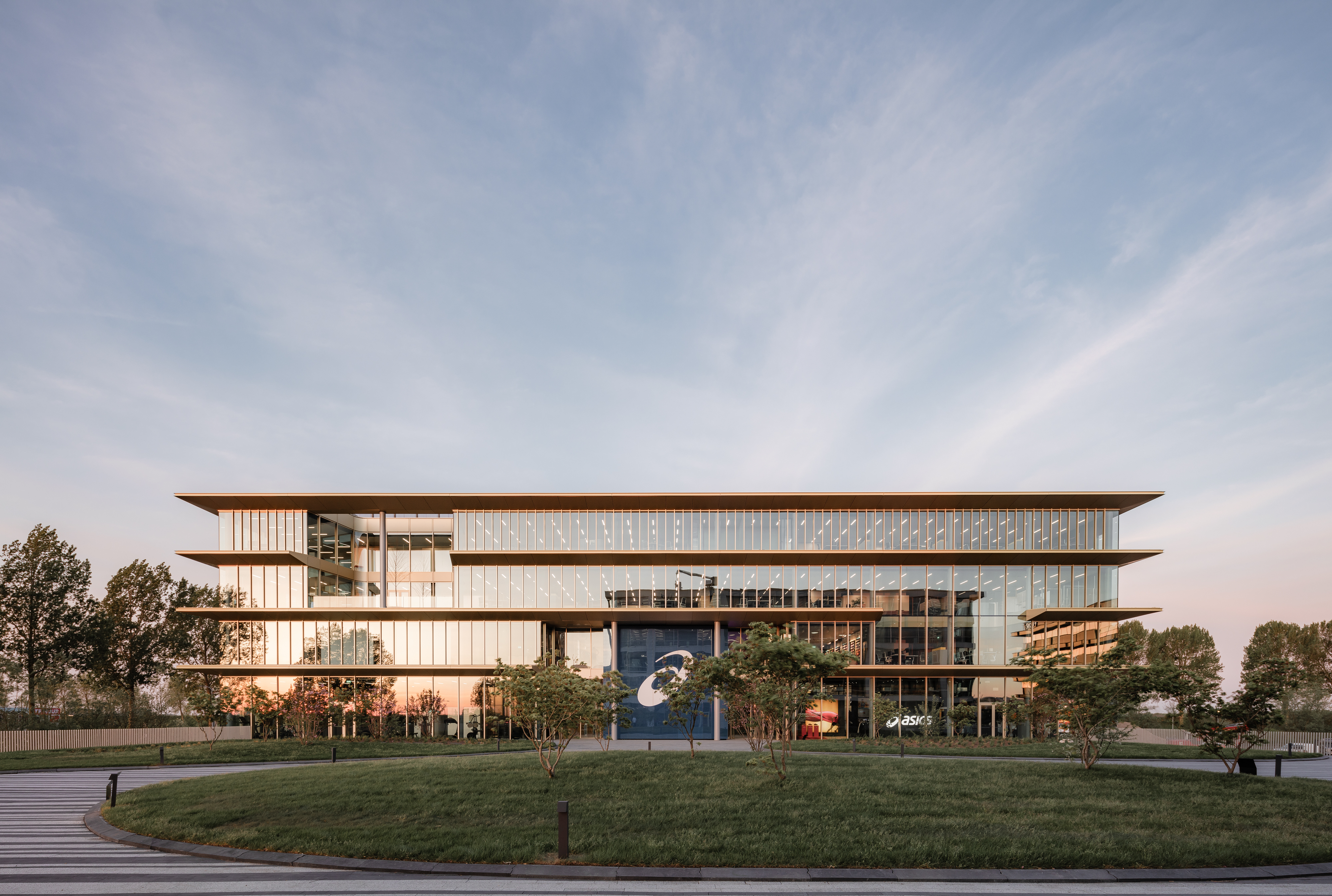 Hoofdkantoor ASICS EMEA in Hoofddorp door Powerhouse Company. Beeld Sebastian van Damme