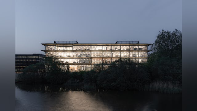 Hoofdkantoor ASICS EMEA in Hoofddorp door Powerhouse Company. Beeld Sebastian van Damme