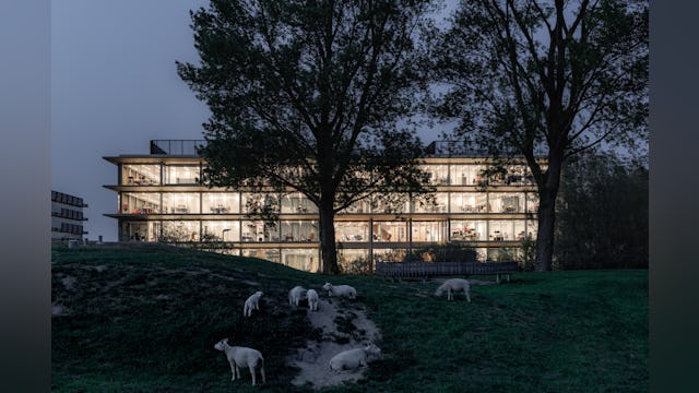 Hoofdkantoor ASICS EMEA in Hoofddorp door Powerhouse Company. Beeld Sebastian van Damme