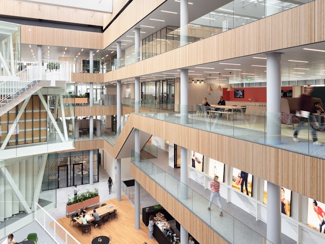 Asics door CBRE. beeld Stijnstijl Fotografie