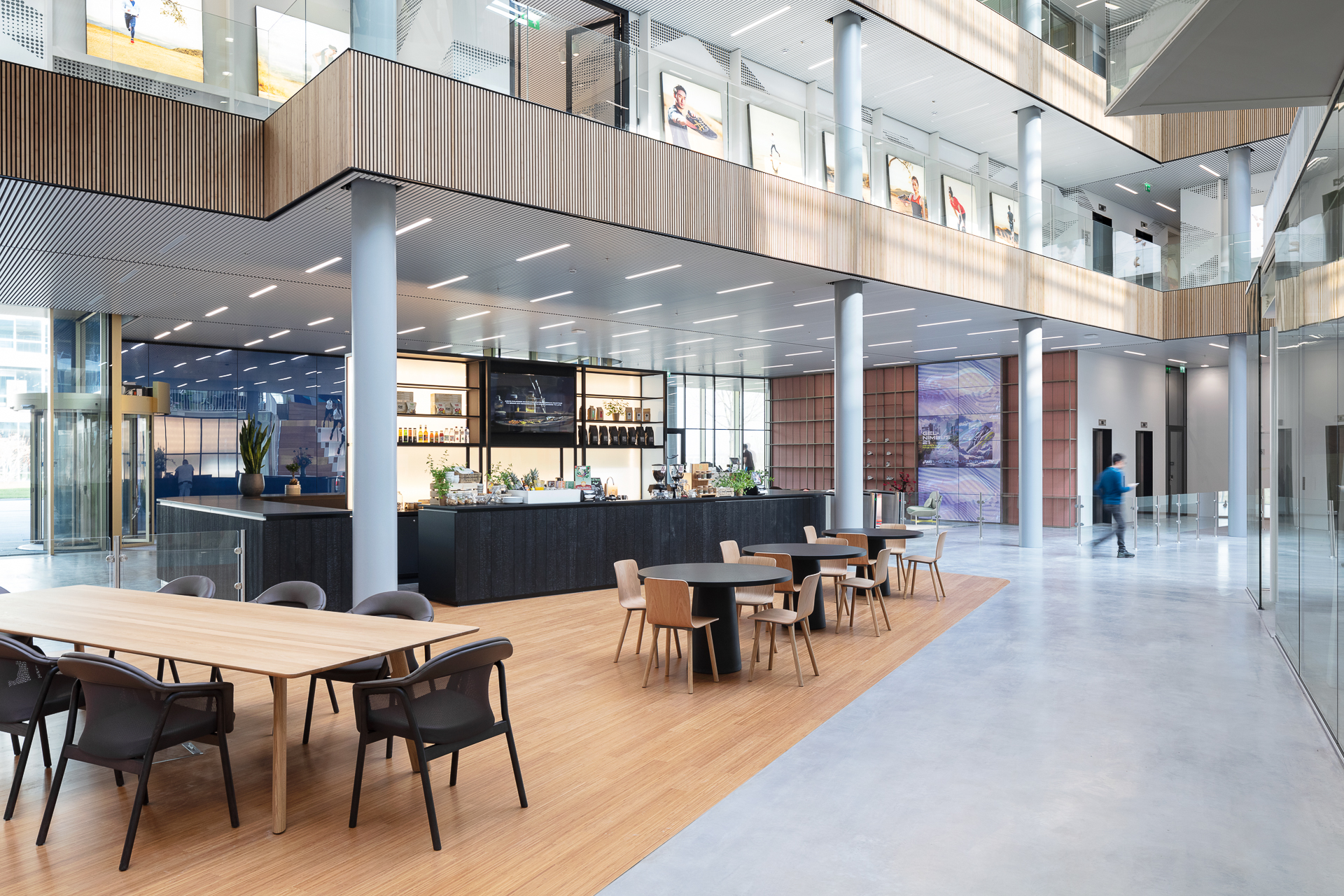 Asics door CBRE. beeld Stijnstijl Fotografie