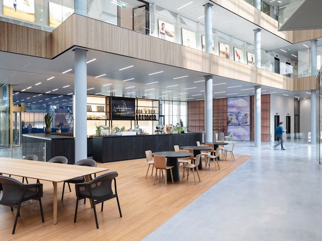 Asics door CBRE. beeld Stijnstijl Fotografie