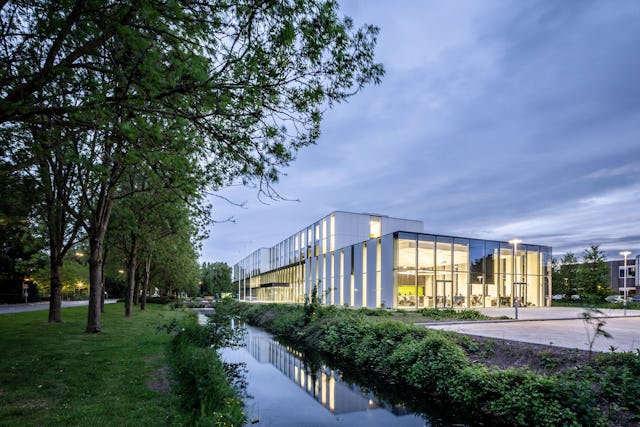 Gemeentehuis Woerden door cepezed. Beeld Lucas van der Wee