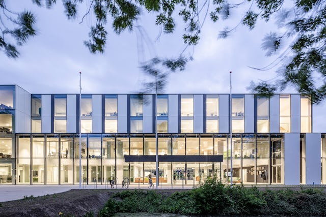 Gemeentehuis Woerden door cepezed. Beeld Lucas van der Wee