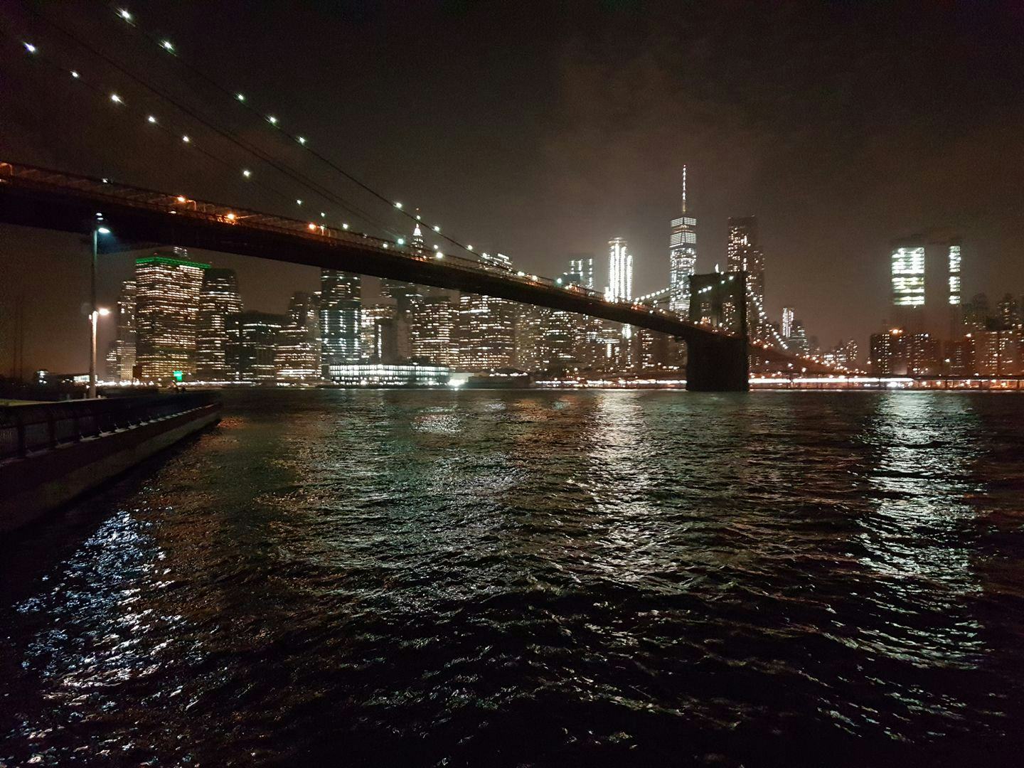 Zicht op Manhattan New York met op de voorgrond de Brooklyn Bridge. Beeld Alwin de Wilde