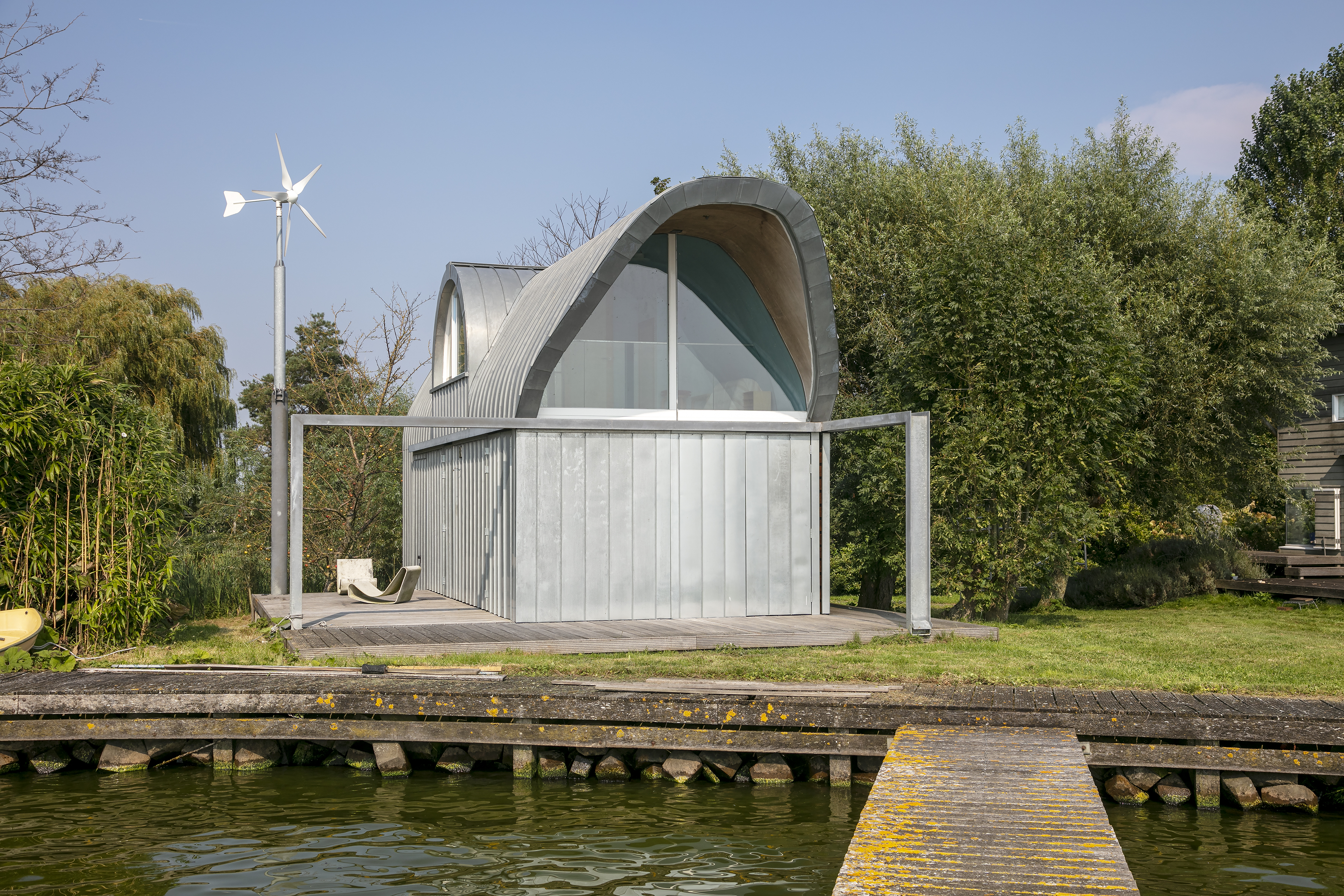 Een mailbox als folly aan de Braassemermeer. Foto's: Luuk Kramer.