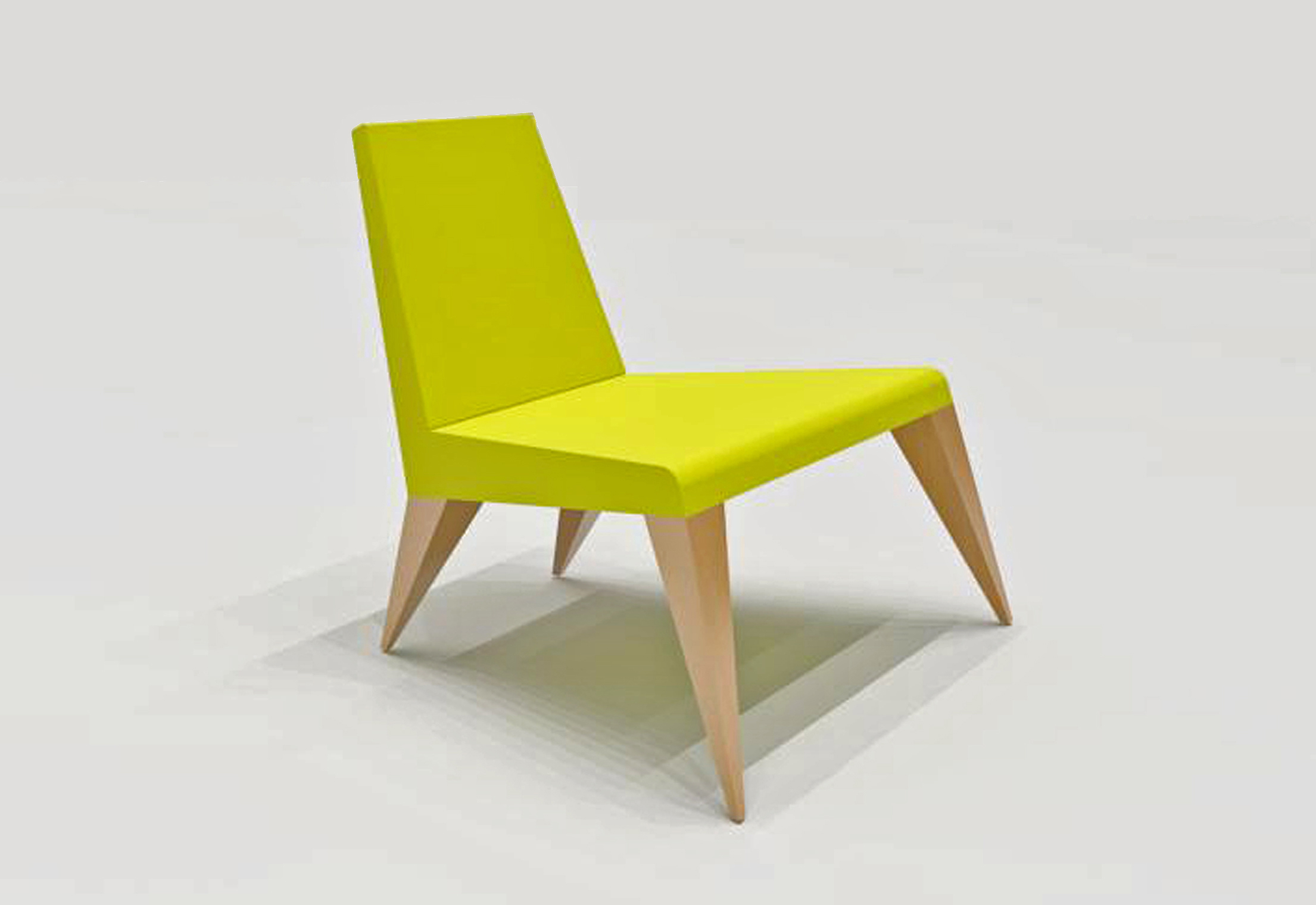 Impressie A YELLOW CHAIR