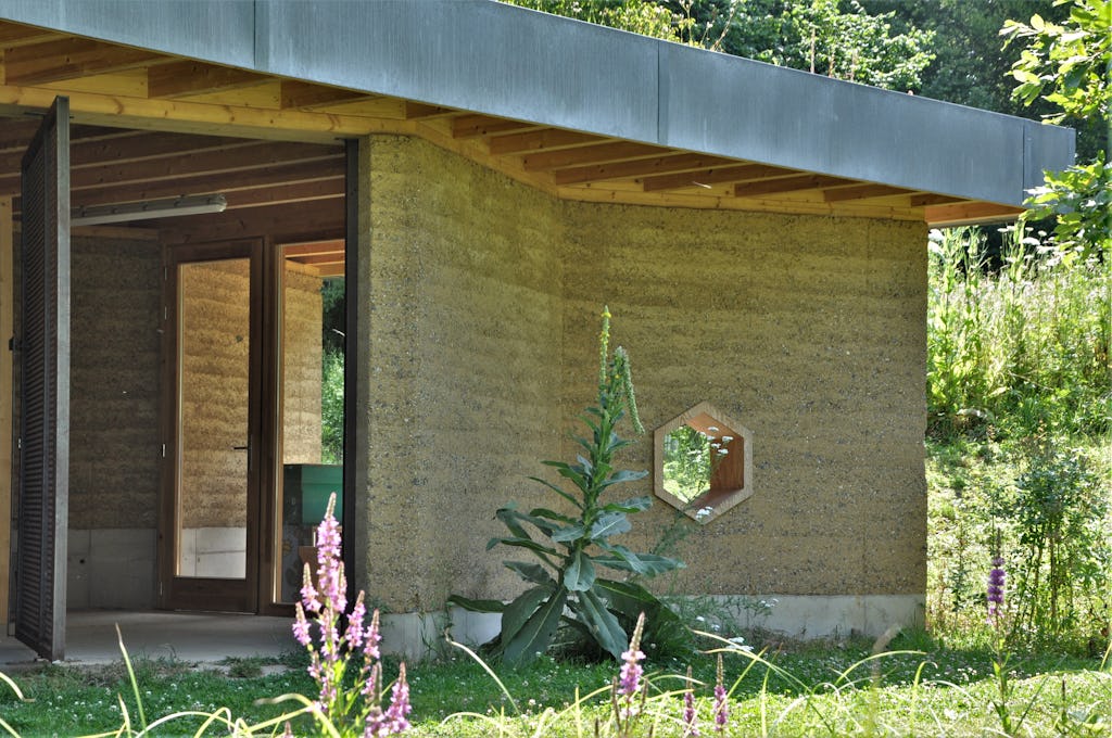 Leemgestampt paviljoen