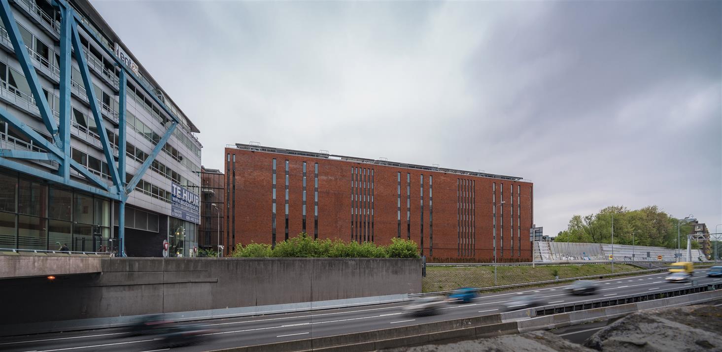 Ruggebouw - foto: John Lewis Marshall