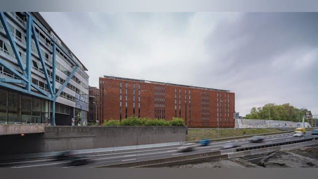 Ruggebouw - foto: John Lewis Marshall