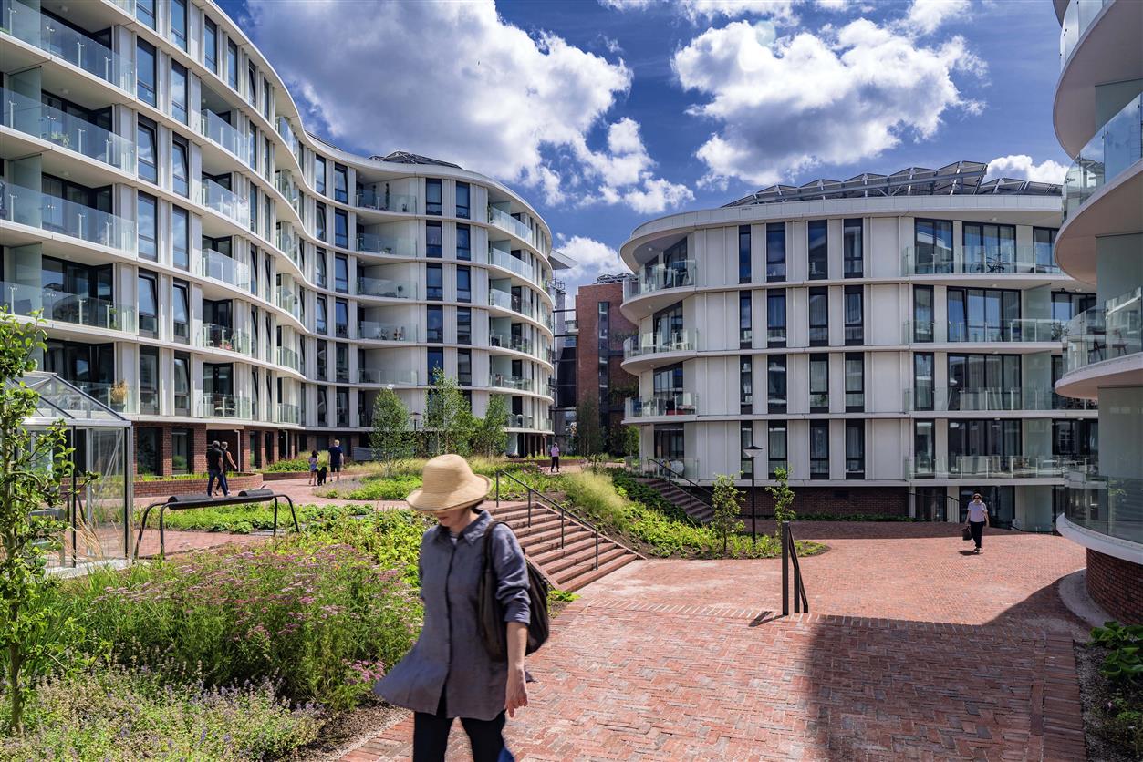 Binnenterrein 2 - foto: John Lewis Marshall