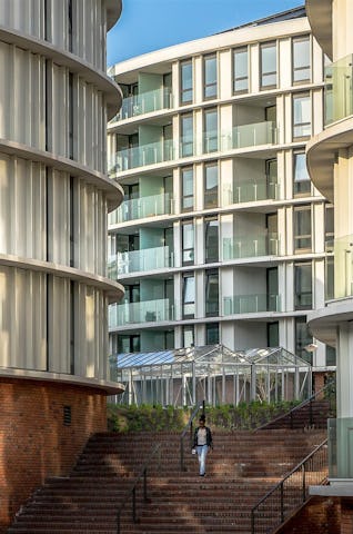 Hoofdentree. foto: John Lewis Marshall