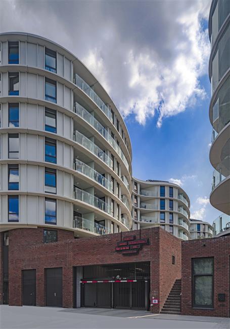 Ingang garage - foto: John Lewis Marshall