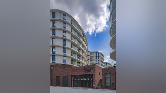 Ingang garage - foto: John Lewis Marshall