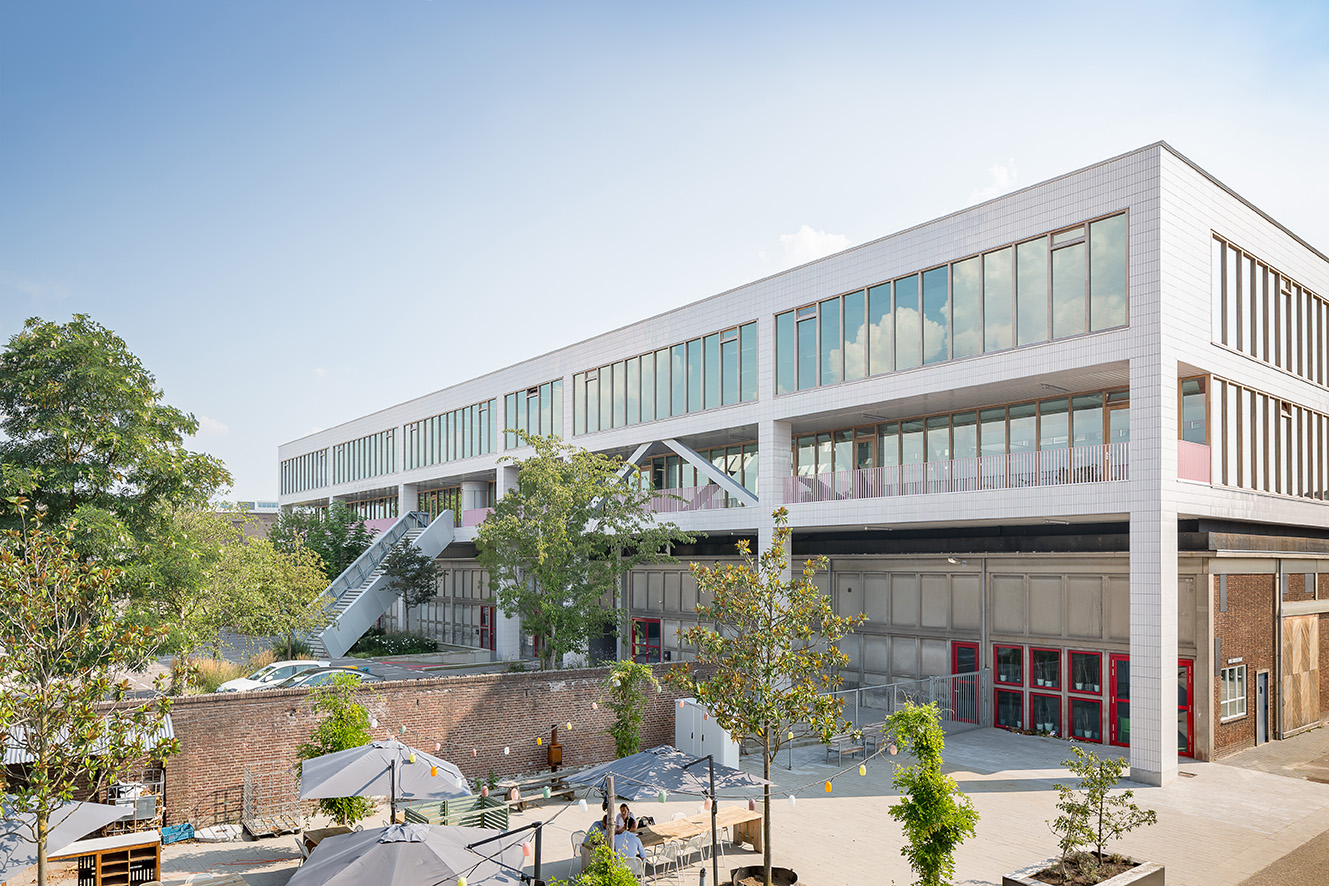 Super structuur over een bestaande loods (foto:Peter Tijhuis)