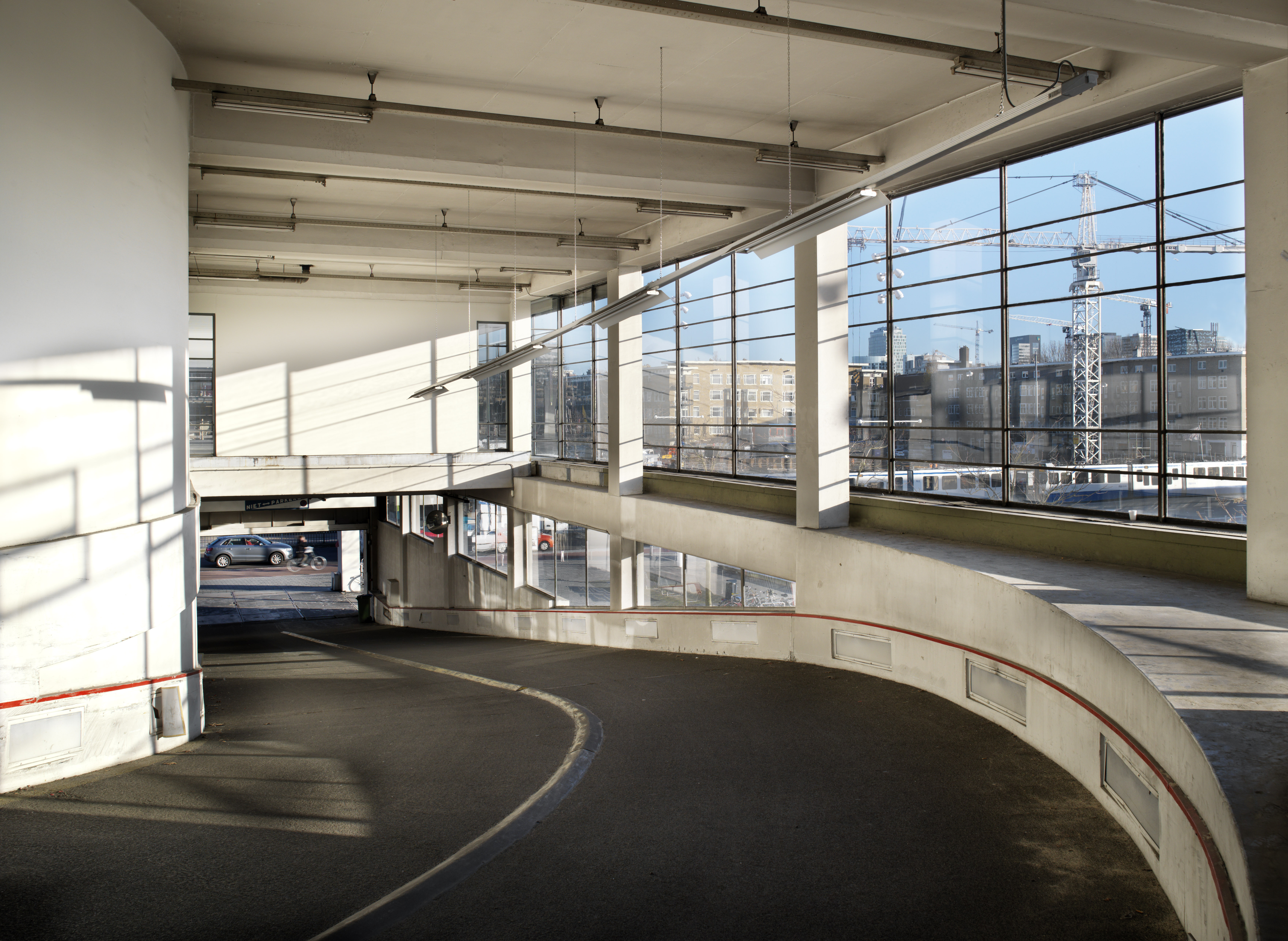 Amsterdam Stadionplein Citroën Noordgebouw. Beeld Kees Hummel