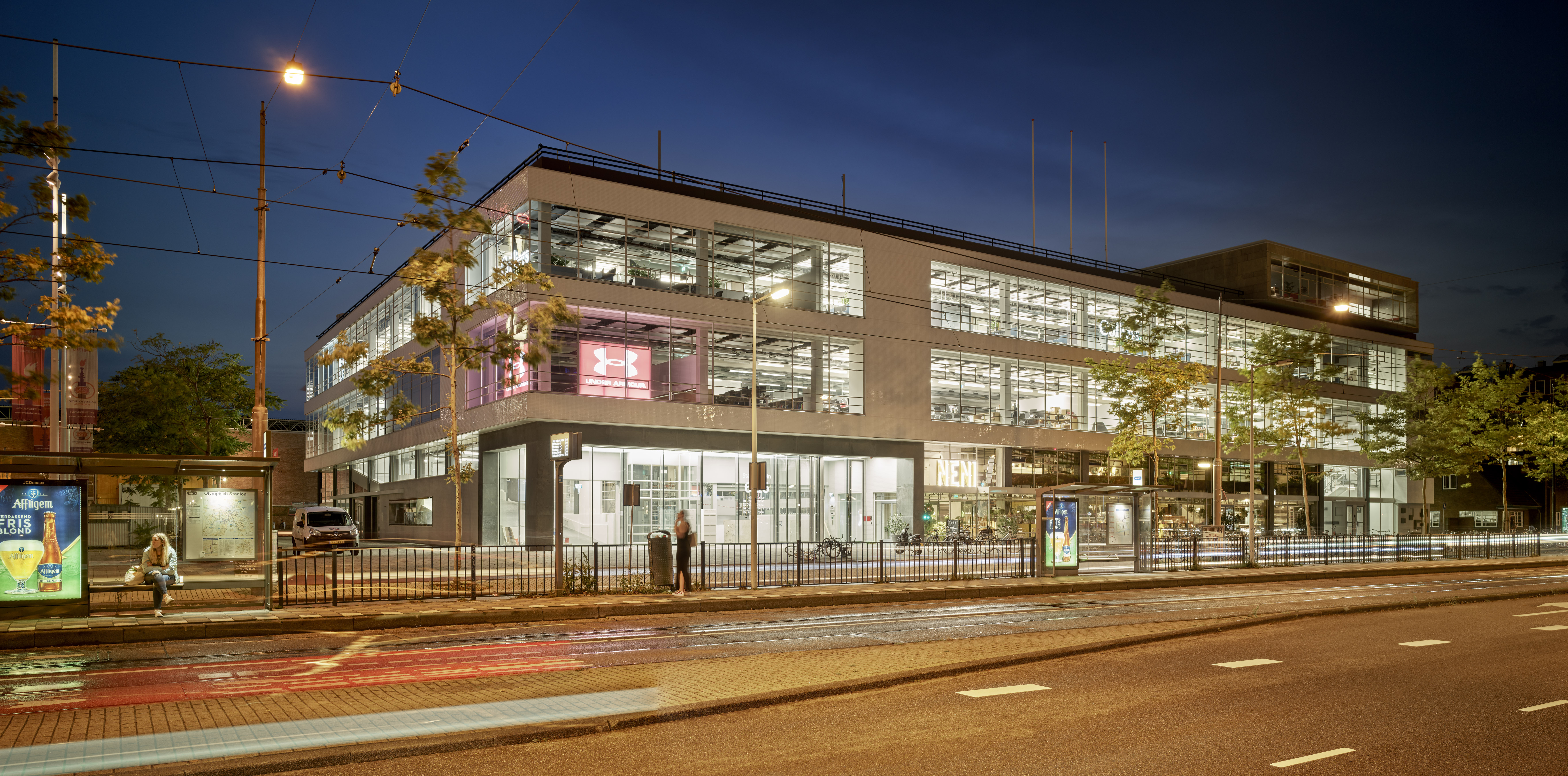 Amsterdam Stadionplein Citroën Noordgebouw. Beeld Kees Hummel