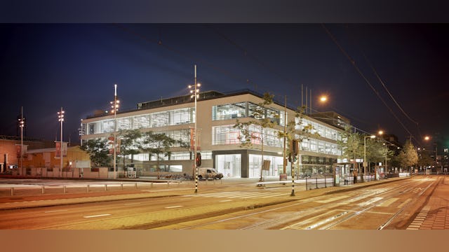 Amsterdam Stadionplein Citroën Noordgebouw. Beeld Kees Hummel