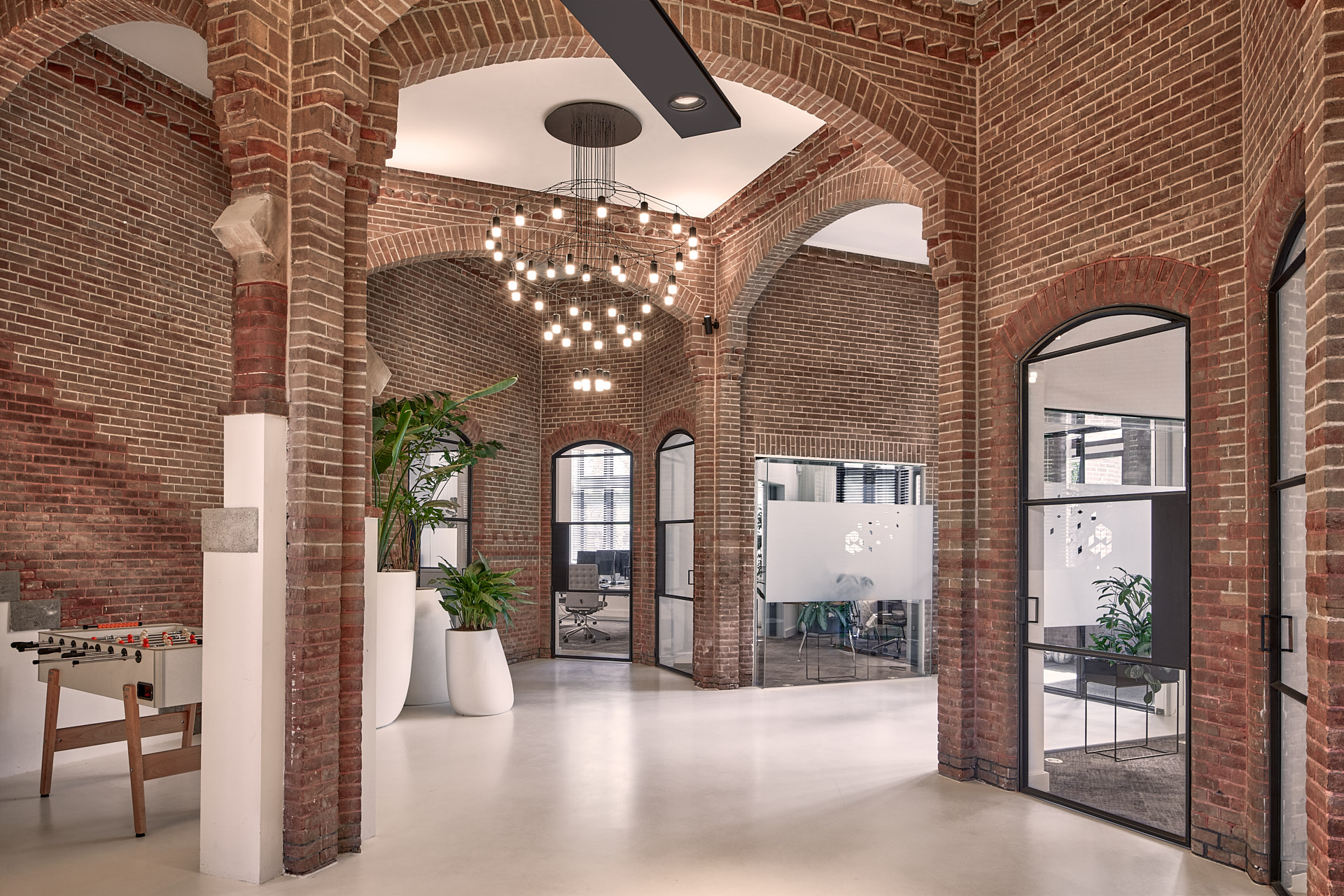 Kantoor in monumentaal pand West-Friesland door Tanya van Leeuwen Interieurarchitectuur. Beeld Anne van Houwelingen