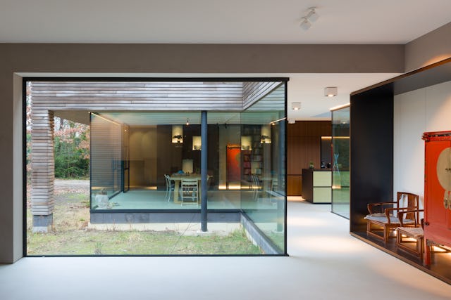 Zicht eetkamer. Expo keuken. Beeld Rob van Esch | Ruimtes in Beeld