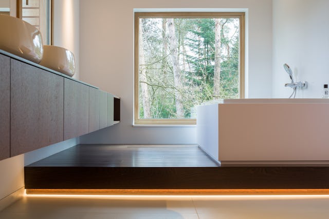 Bad tussen de bomen. Beeld Rob van Esch | Ruimtes in Beeld