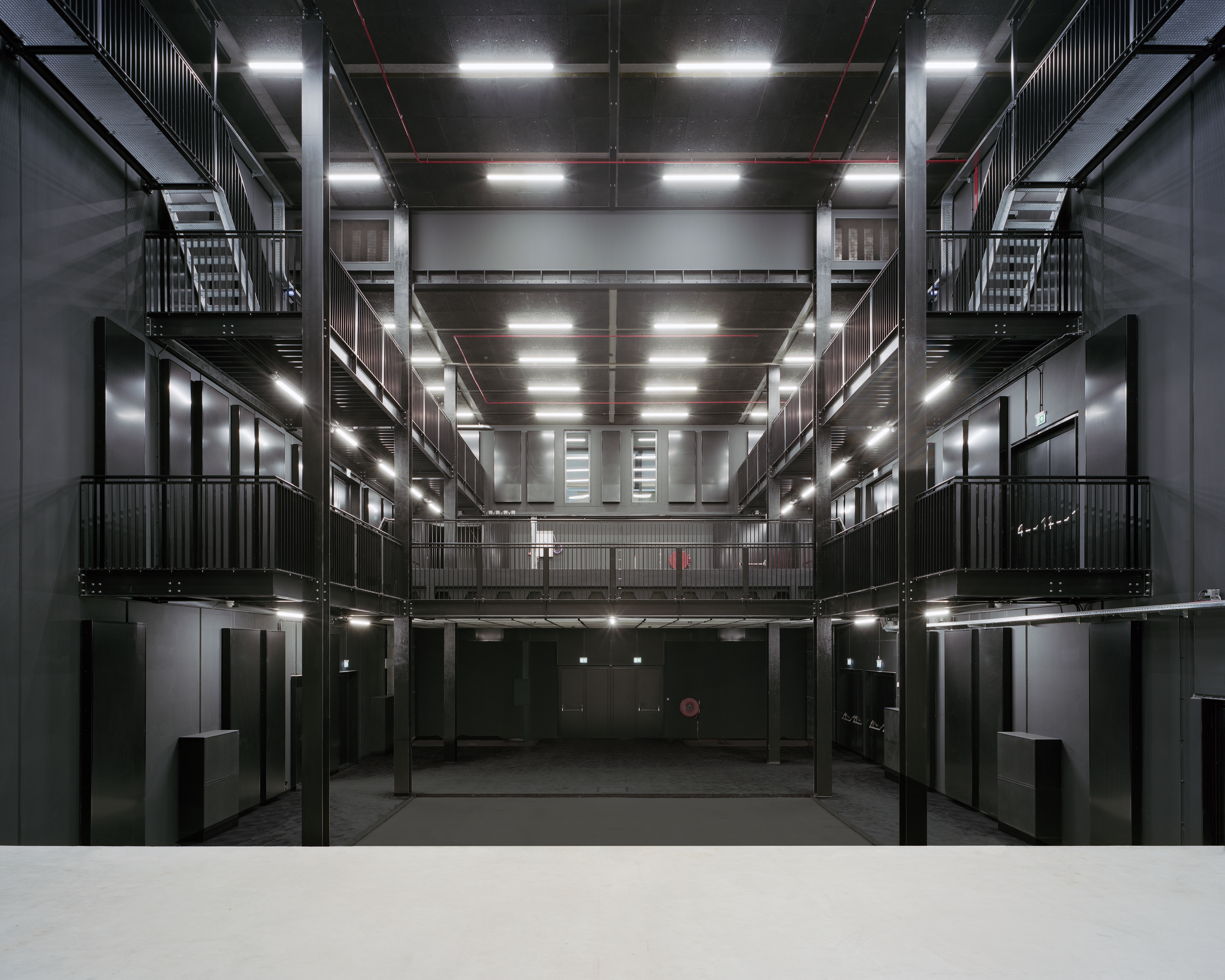 Grote Zaal Poppodium Muziekgieterij SPHINX FACTORY - foto: Kim Zwarts