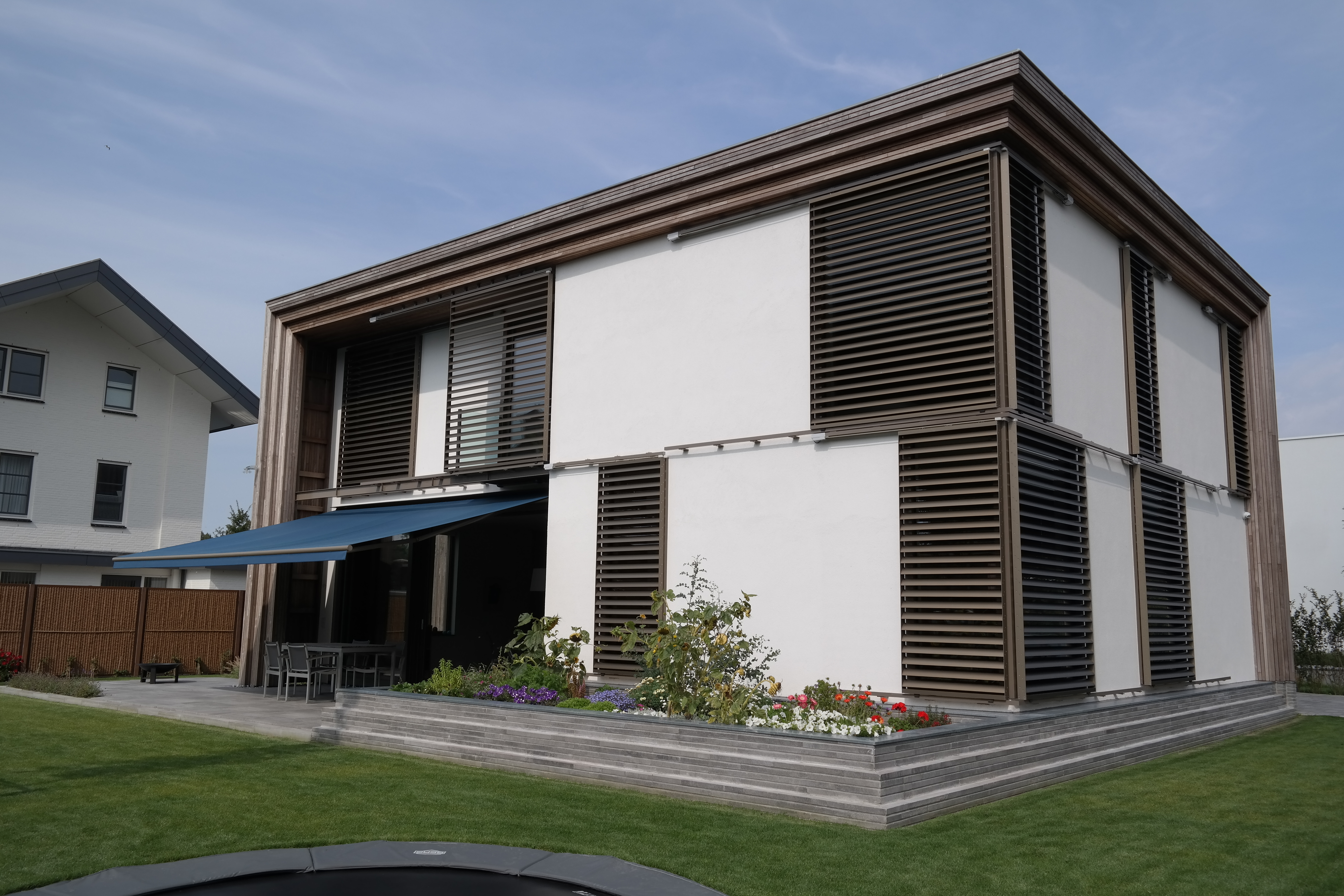 Haaghuis huis Den Haag luiken dicht - HAGUE architects