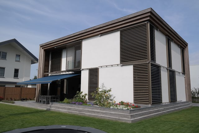 Haaghuis huis Den Haag luiken dicht - HAGUE architects