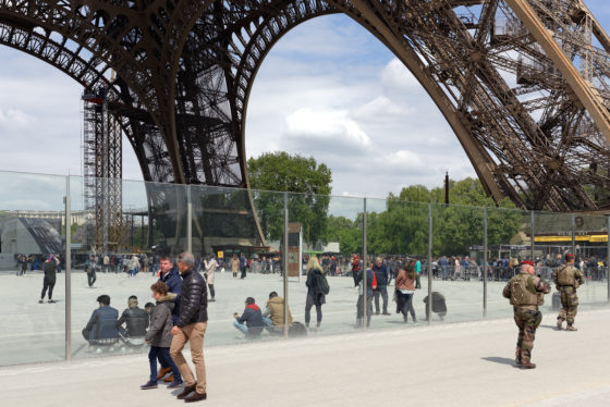Parijs verbeterde beveiliging rond Eiffeltoren door Dietmar Feichtinger Architects. Beeld David Boureau