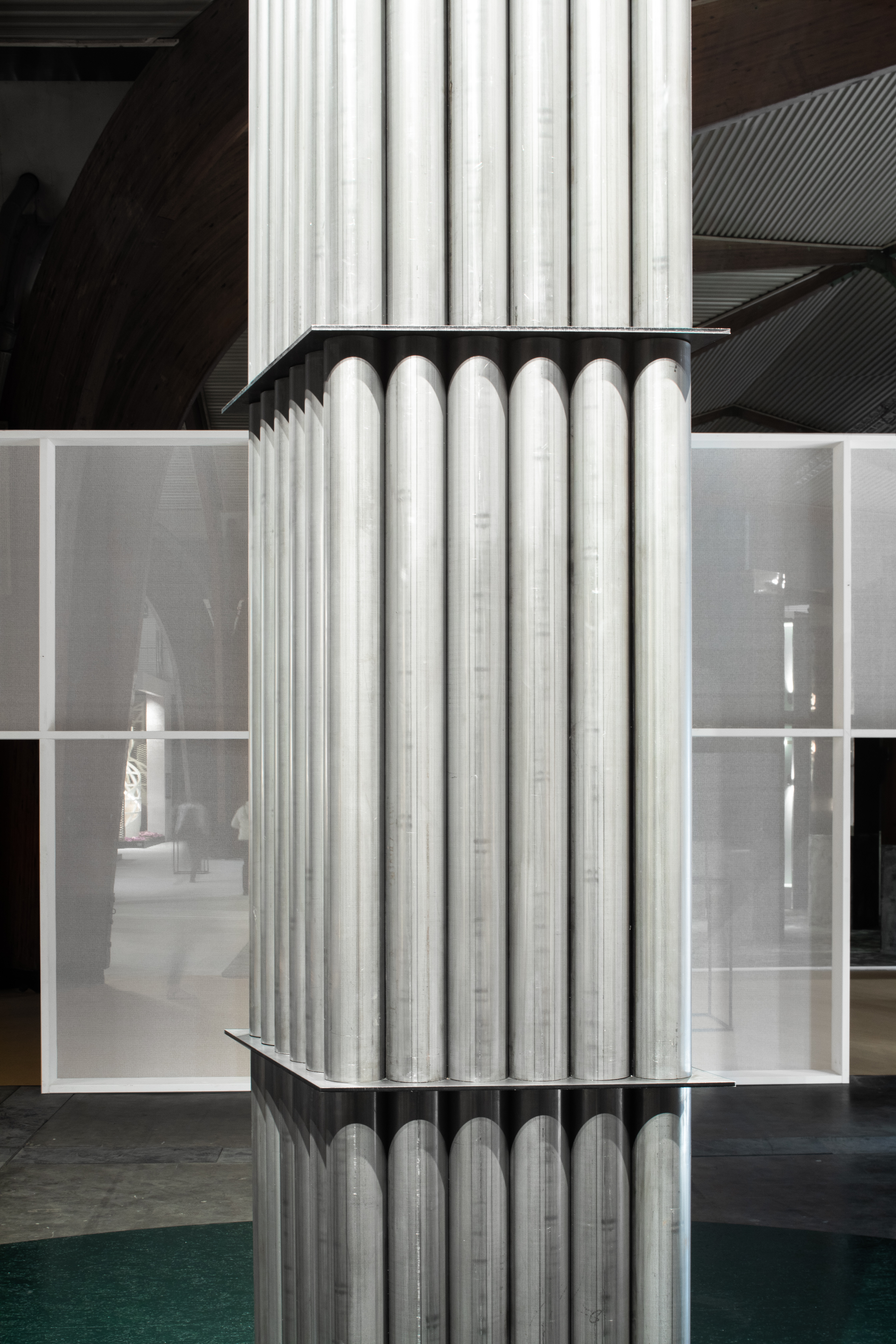 Scenografie Biënnale Interieur Kortrijk door Studio Verter. Beeld Jeroen Verrecht