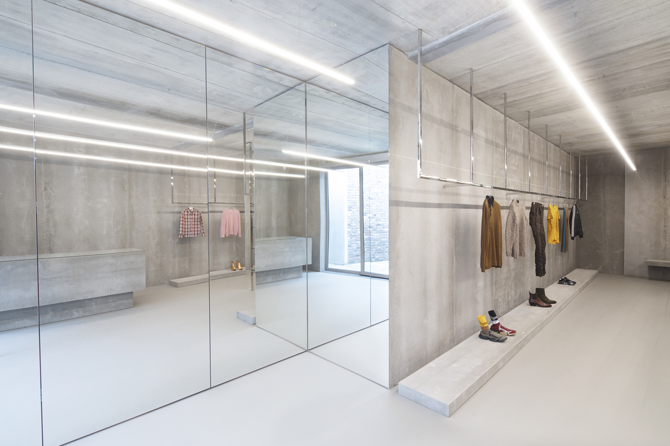 Winkelinterieur Labels Sittard - Maurice Mentjens. beeld Arjen Schmitz