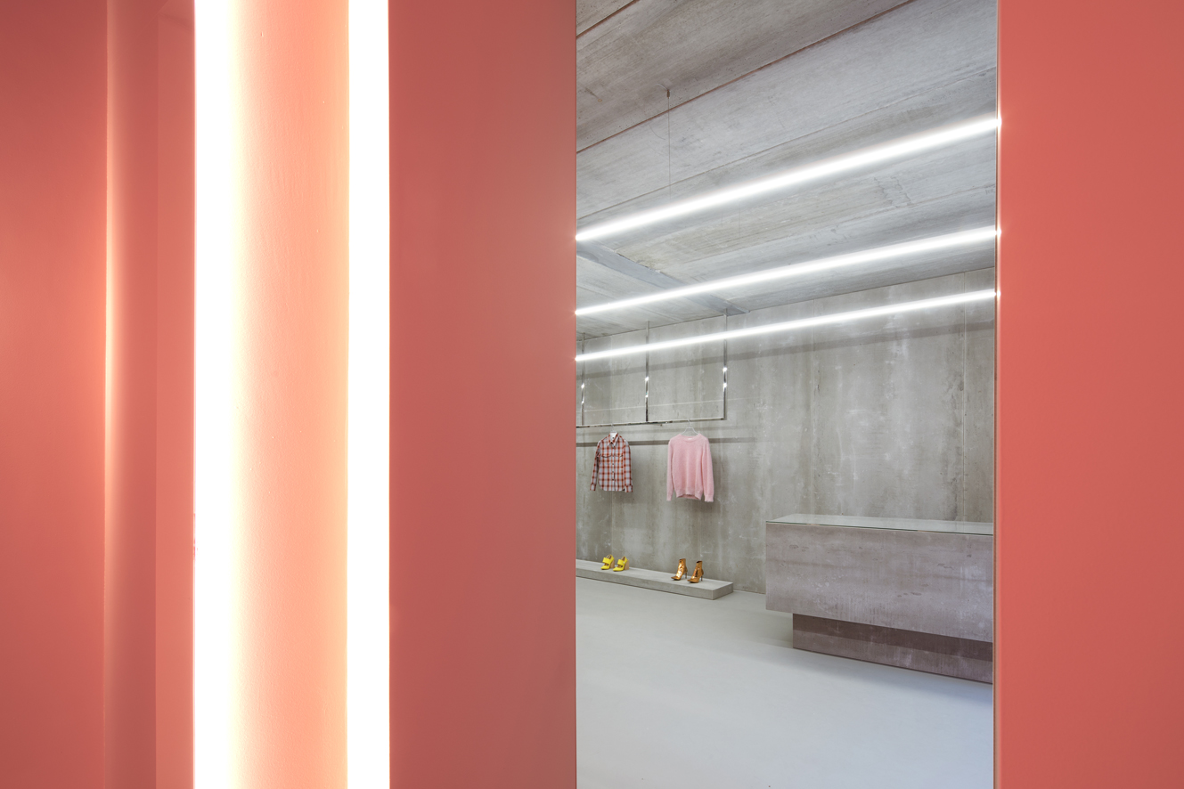 Winkelinterieur Labels Sittard - Maurice Mentjens. beeld Arjen Schmitz