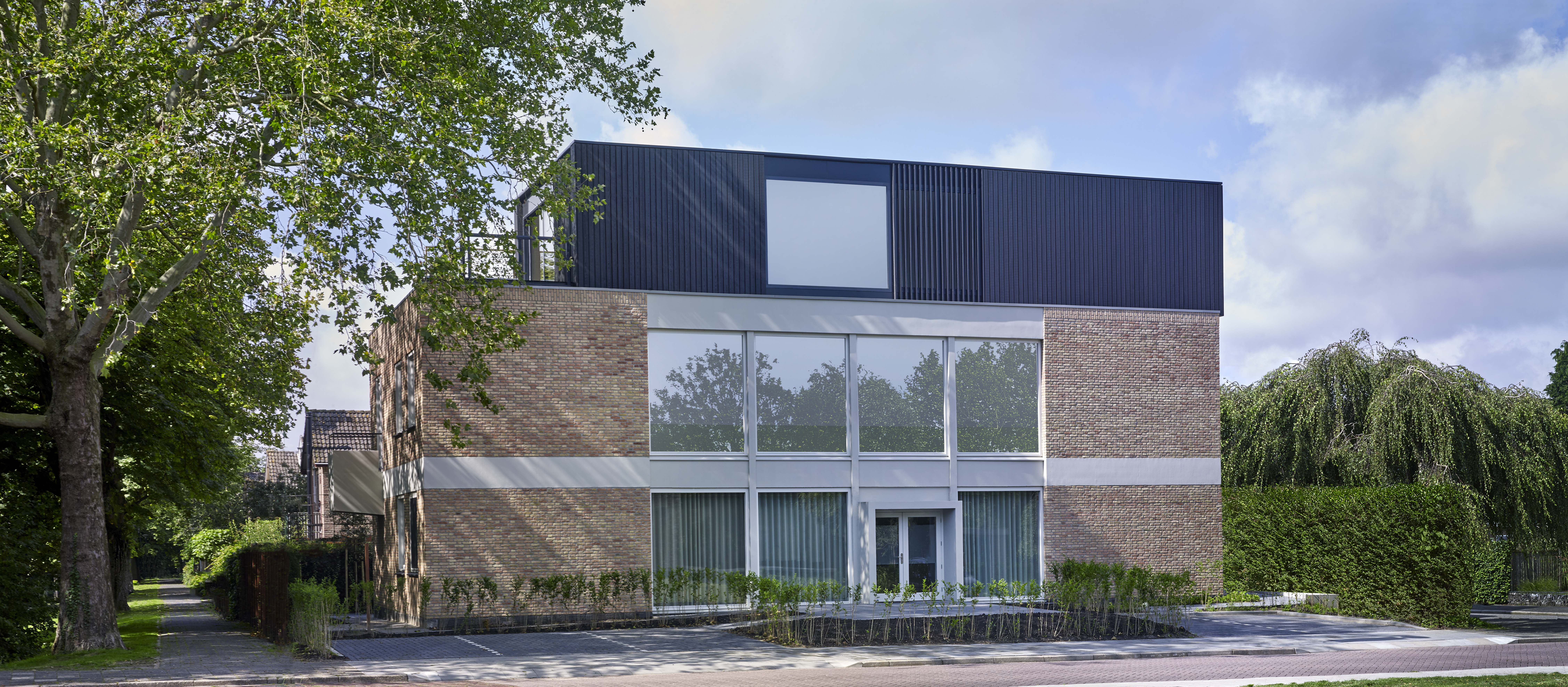 Wit-gele Kruisgebouw door EVA. beeld George Terberg