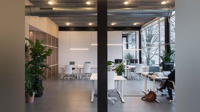 Kantoorinterieur Studio Werkspoorkathedraal Utrecht door KVA. Beeld MWA Hart Nibbrig