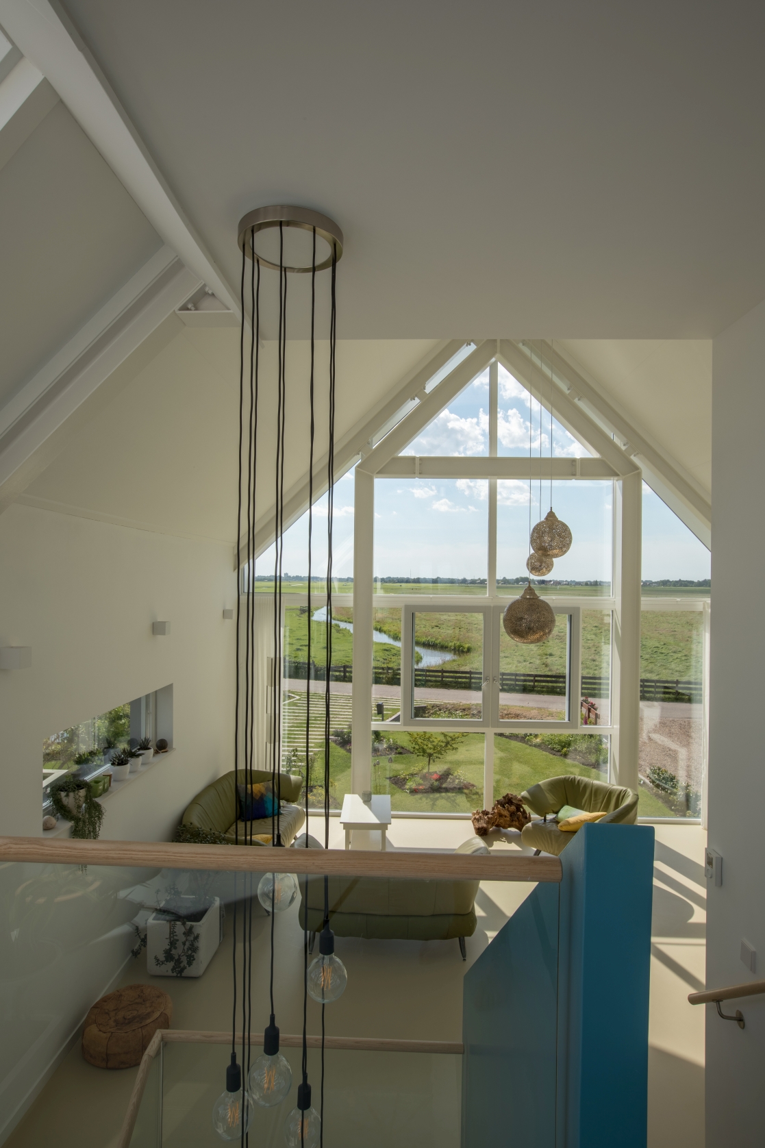 Woonkamer vanuit de wintertuin