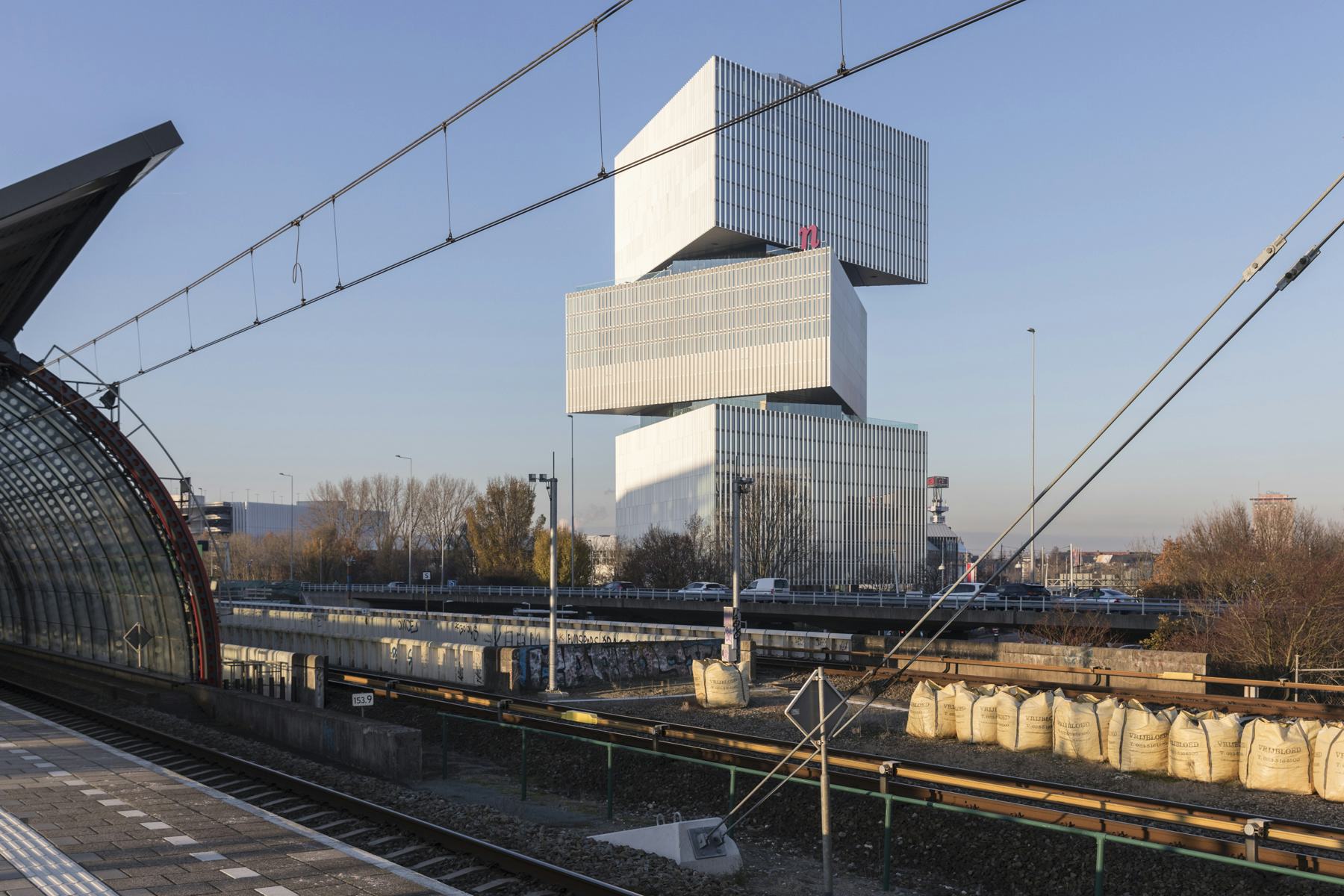 nhow Amsterdam RAI hotel door OMA. Beeld Laurian Ghinitoiu