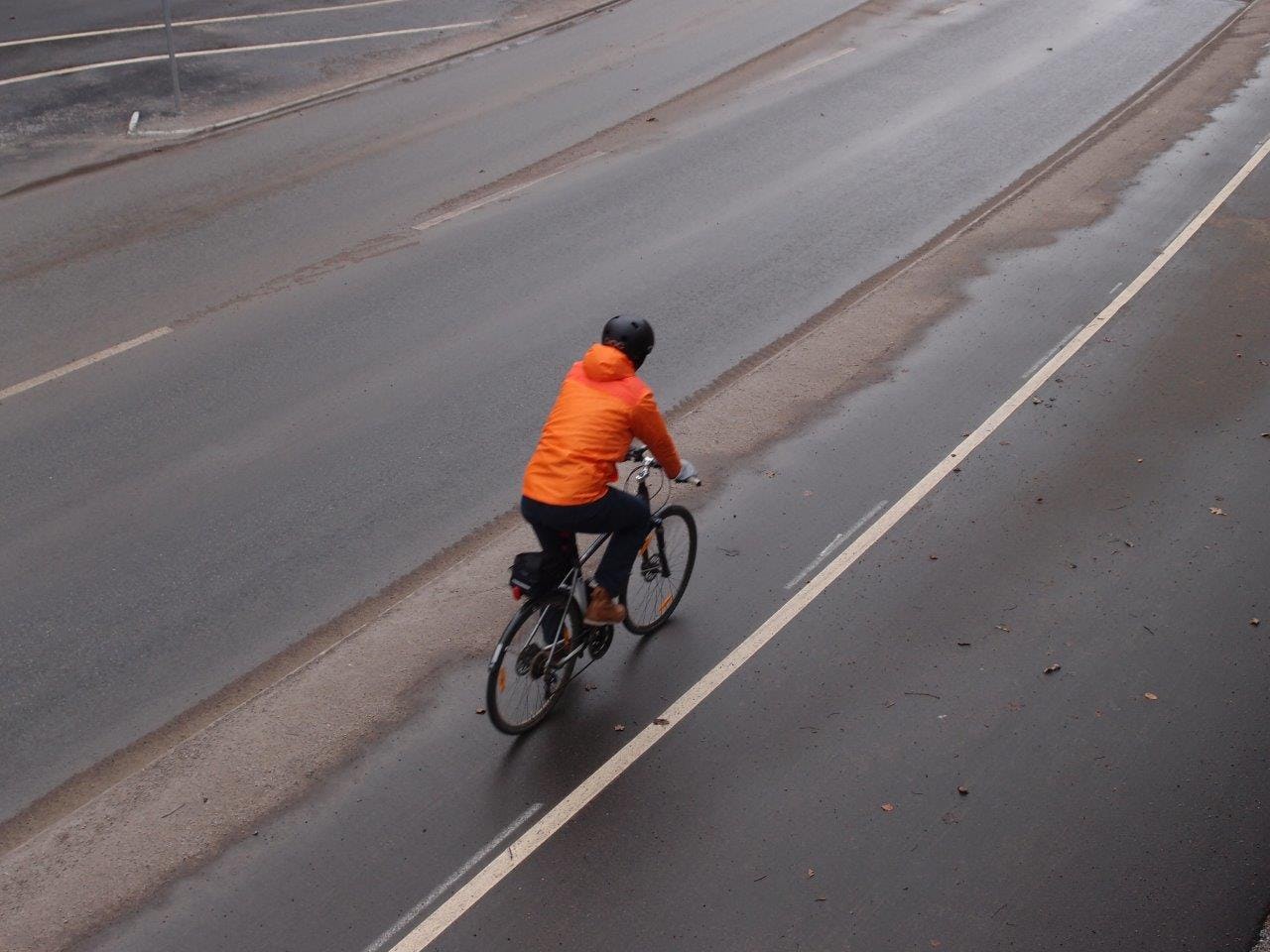Rotterdam samen met bewoners op zoek naar (1,5 meter inrichting voor fietspaden. Beeld Harm Tilman