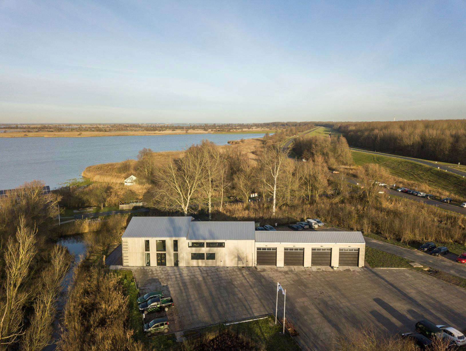 Kantoorgebouw Staatsbosbeheer in Lelystad door Van Veen Architecten. beeld Luuk Kramer