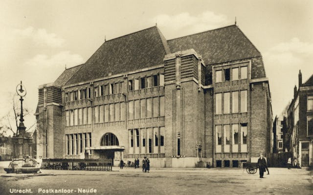 Voormalig postkantoor aan de Neude in Utrecht. Beeld Het Utrechts Archief