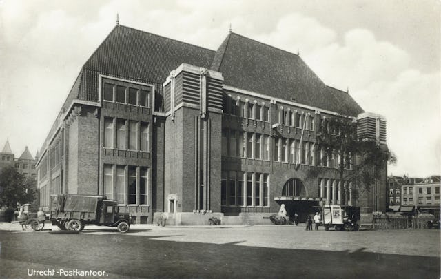 Voormalig postkantoor aan de Neude in Utrecht. Beeld Het Utrechts Archief