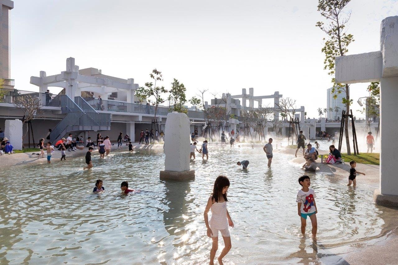 Vertier in het water: voormalig winkelcentrum krijgt nieuwe bestemming als openbaar toegankelijke oase. Beeld: Daria Scagliola
