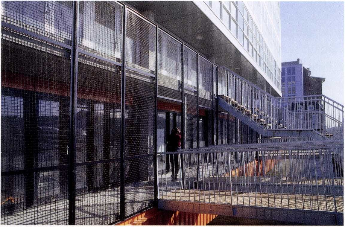 Toegangen tot de woningen die ontsloten worden vanaf de kade - Beeld Rob van 't Hart