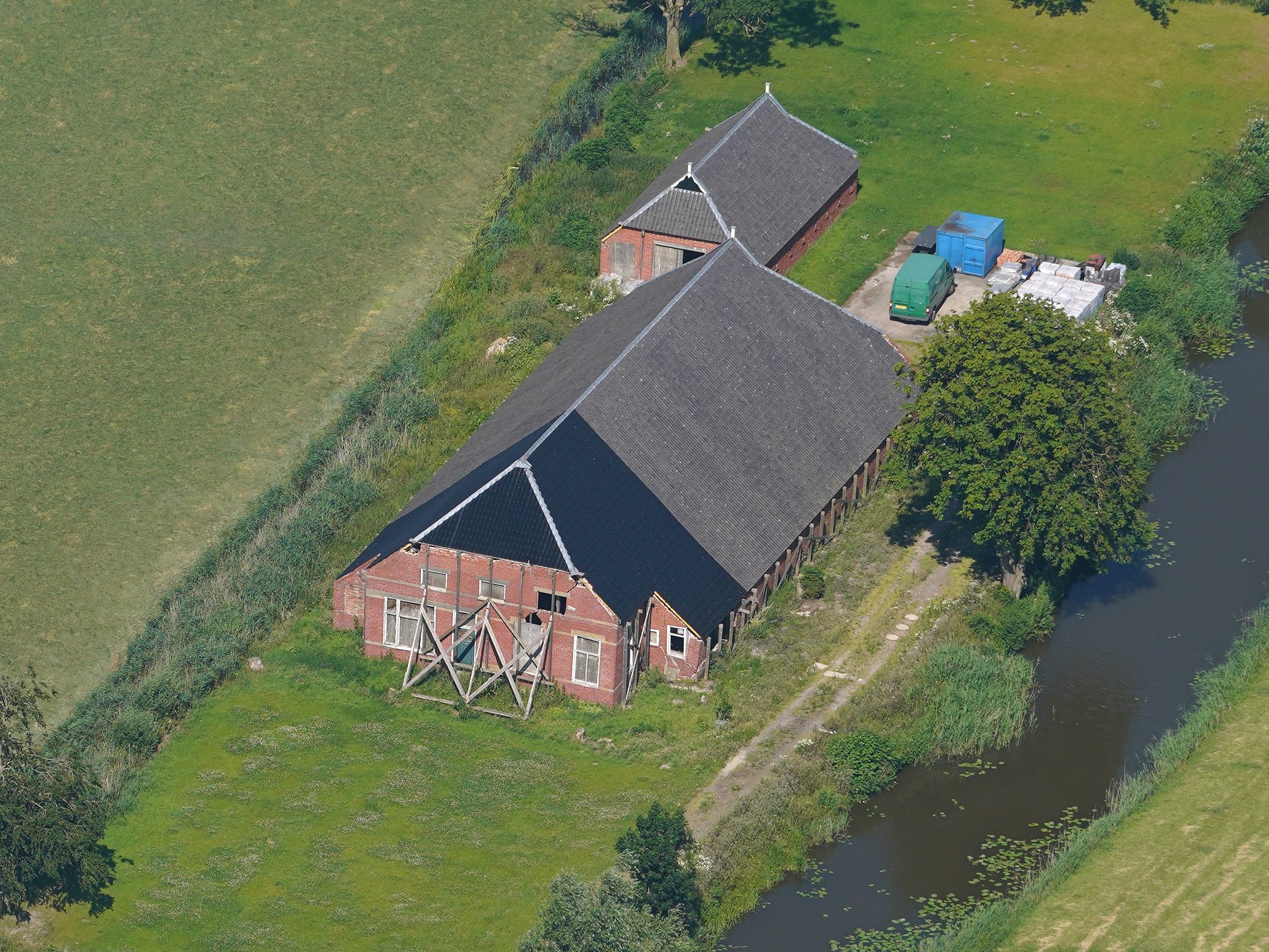 Woning in Warffum (Groningen) die is beschadigd door aardbevingen. Beeld Shutterstock