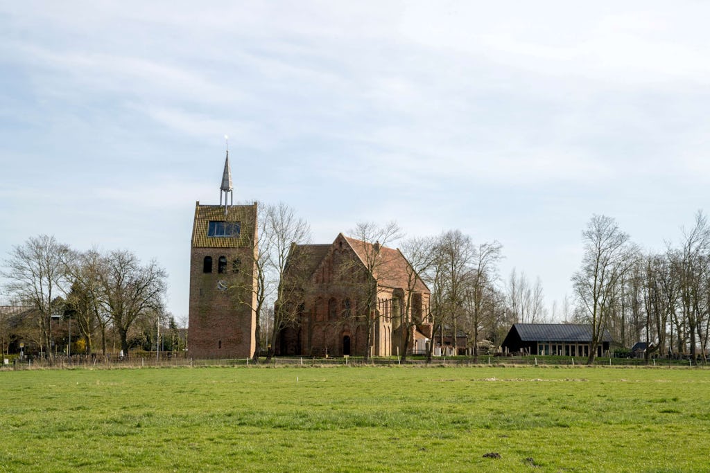 Schoolkerk in Garmerwolde door MX13. Beeld Peter de Kan