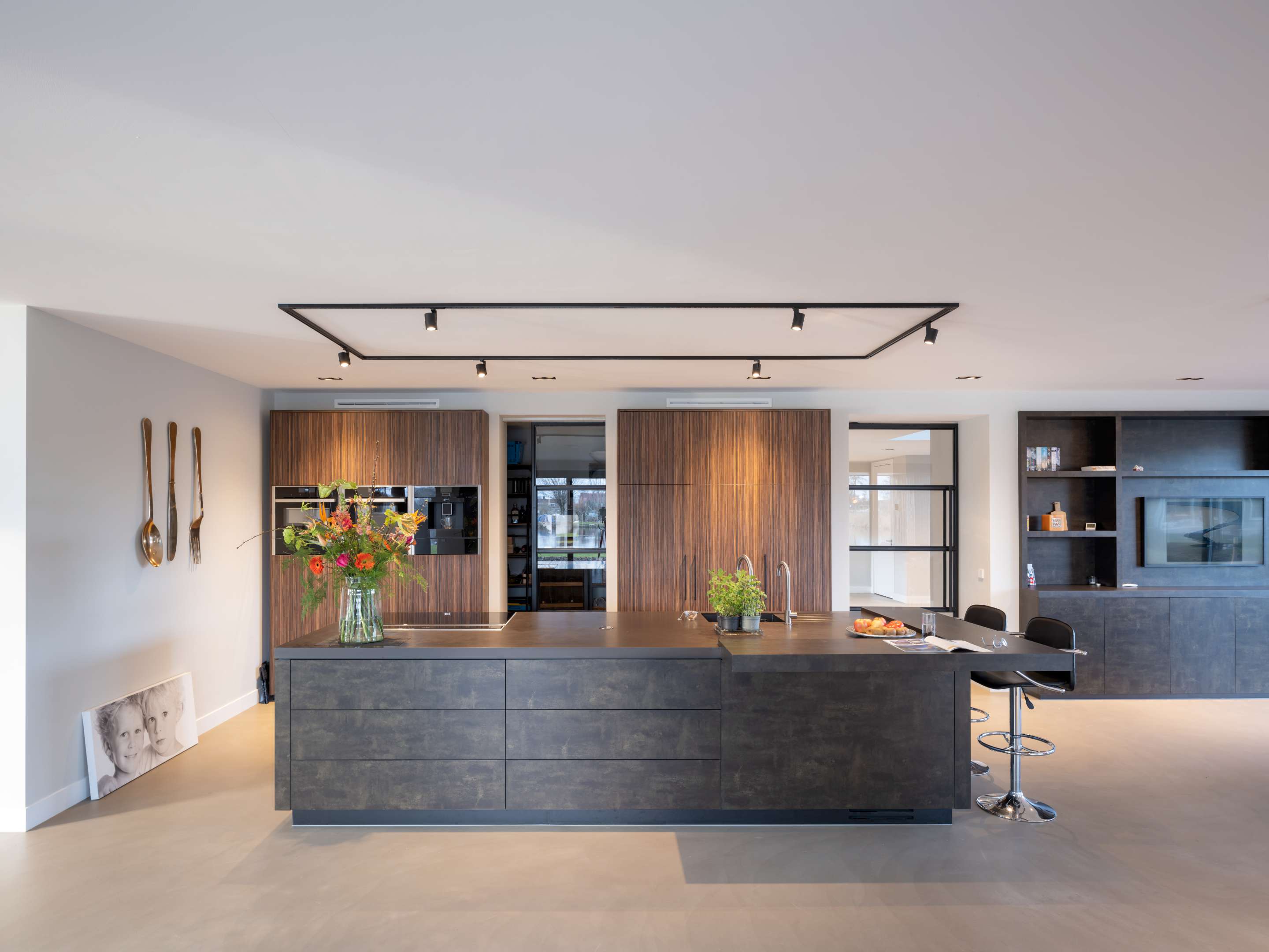 Villa Vuurlijn op een eiland in De Kwakel door Hoogeveen architecten. Beeld Ossip van Duivenbode