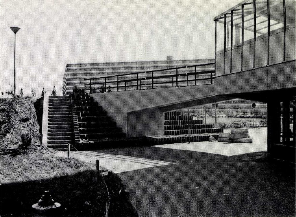 Bijlmermeer in Amsterdam door Siegfried Nassuth (1973-8)